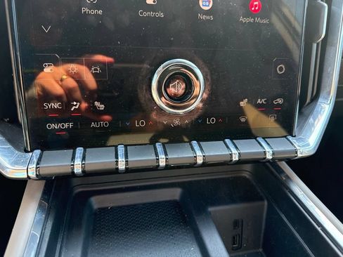 Used 2026 GMC Acadia Elevation w/ Elevation Premium Package FWD image 15