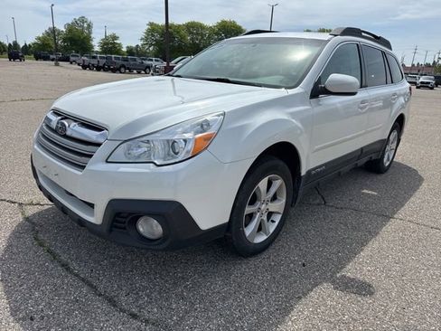 Used 2014 Subaru Outback 2.5i Limited w/ Moonroof Package AWD/4WD image 2