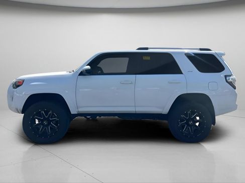 Used 2020 Toyota 4Runner SR5 AWD/4WD image 12