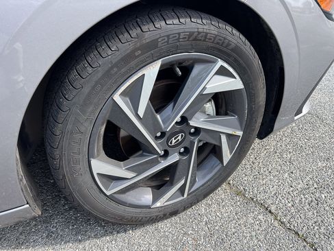 Used 2024 Hyundai Elantra Limited FWD image 8