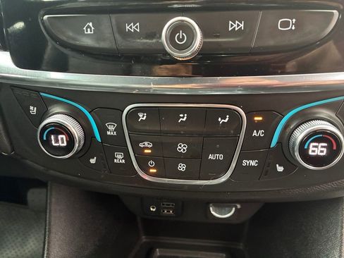 Used 2023 Chevrolet Traverse Premier image 4