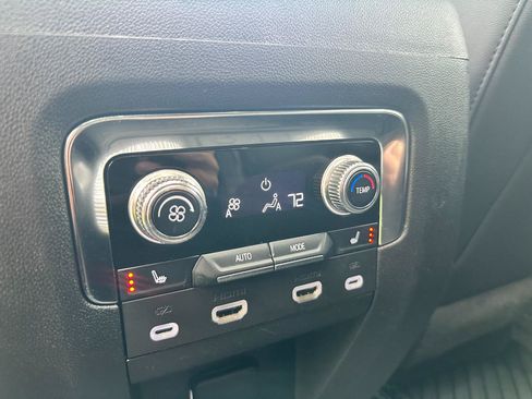 Used 2024 GMC Yukon XL AT4 w/ Technology Package AWD/4WD image 22
