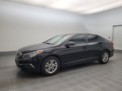 Used 2017 Hyundai Sonata SE image 2