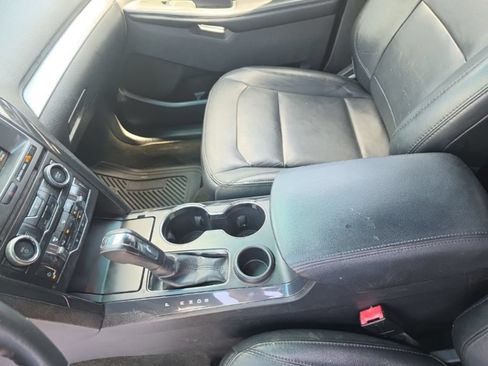 Used 2016 Ford Explorer XLT w/ Equipment Group 202A FWD image 24