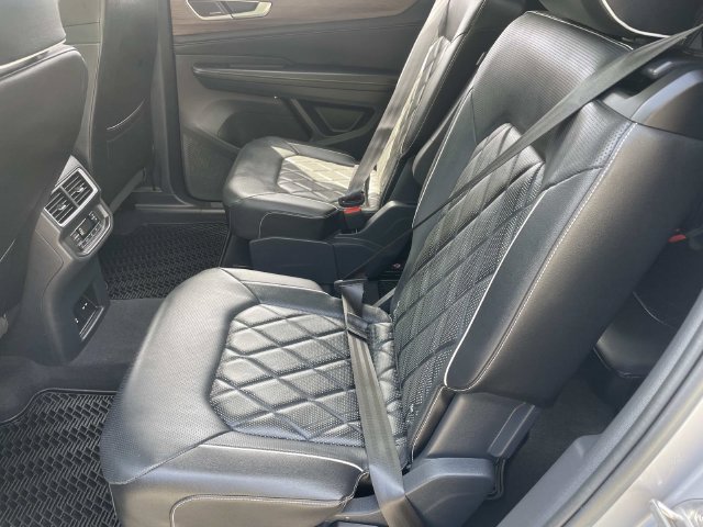 Used 2024 Volkswagen Atlas SEL Premium R-Line AWD/4WD image 19