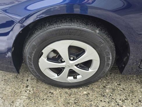 Used 2013 Toyota Prius Three image 9