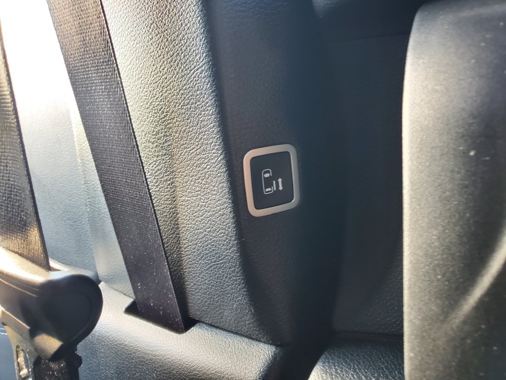 Used 2025 Chrysler Pacifica Limited FWD image 15