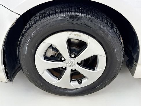 Used 2015 Toyota Prius Three FWD image 37