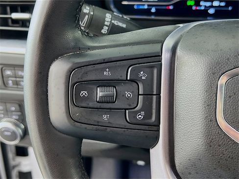 Used 2023 GMC Yukon SLT w/ SLT Premium Package image 13