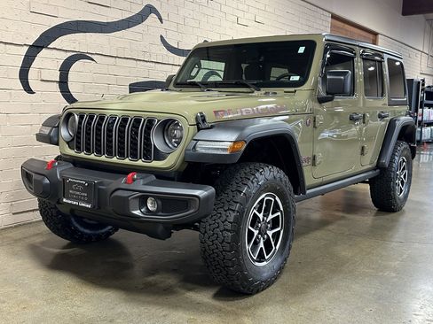 Used 2025 Jeep Wrangler Rubicon w/ Technology Group image 9