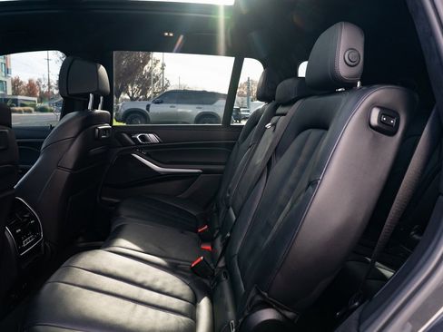 Used 2022 BMW X7 xDrive40i w/ M Sport Package image 21