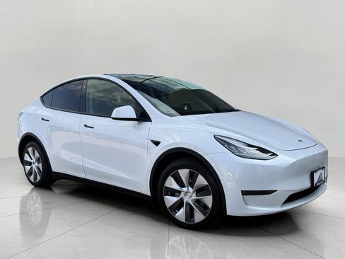 Used 2022 Tesla Model Y Long Range AWD/4WD image 1