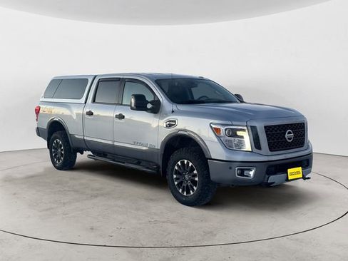 Used 2018 Nissan Titan PRO-4X w/ Pro-4x Convenience Package AWD/4WD image 7