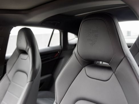 Used 2025 Porsche Panamera image 24