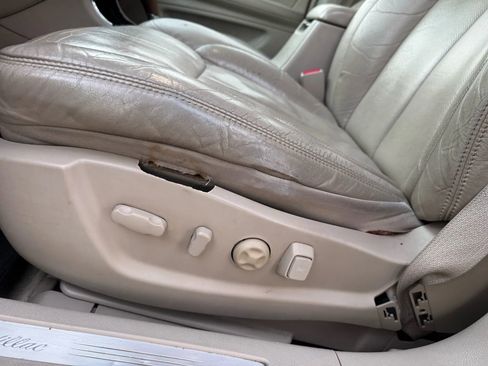 Used 2011 Cadillac DTS Premium image 13