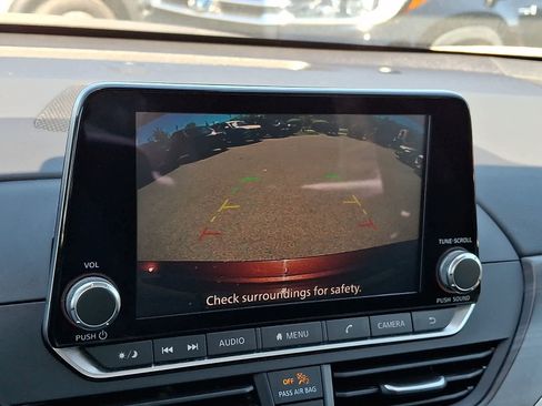 Used 2024 Nissan Altima 2.5 SV FWD image 19