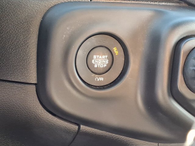 Used 2018 Jeep Wrangler Unlimited Sahara AWD/4WD image 15