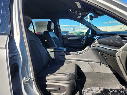 New 2025 Jeep Grand Cherokee Altitude image 30