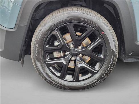 Used 2018 Jeep Renegade Altitude w/ UConnect 8.4 Nav Group FWD image 23