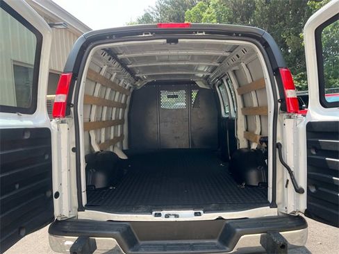 Used 2023 GMC Savana 2500 w/ Driver Convenience Package image 18
