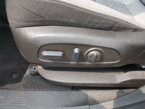 Used 2022 Chevrolet Equinox LS w/ LS Convenience Package FWD image 11