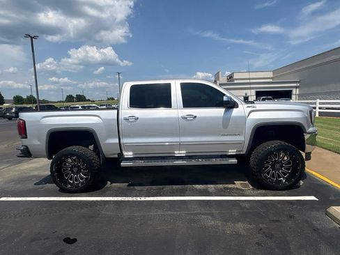 Used 2018 GMC Sierra 1500 SLT AWD/4WD image 2