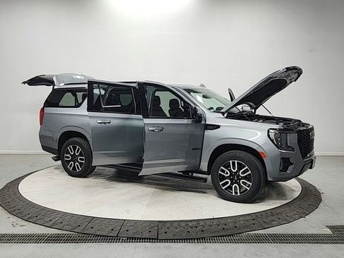Used 2023 GMC Yukon XL AT4 AWD/4WD image 9