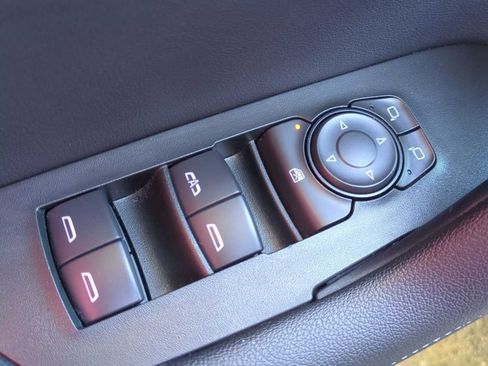 Used 2025 Chevrolet Blazer LT FWD image 11