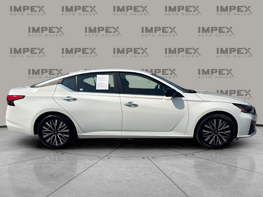 Used 2025 Nissan Altima 2.5 SV FWD image 6