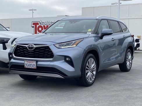 Used 2023 Toyota Highlander Platinum image 6