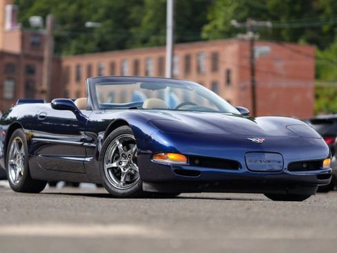 Used 2000 Chevrolet Corvette Convertible w/ Memory Pkg RWD image 2