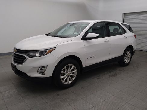 Used 2019 Chevrolet Equinox LS AWD/4WD image 2