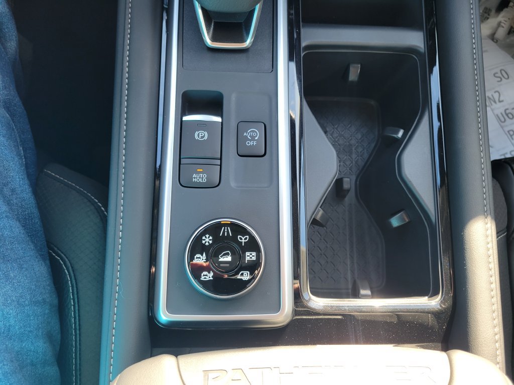 New 2026 Nissan Pathfinder SL AWD/4WD image 26