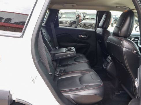 Used 2015 Jeep Cherokee Trailhawk w/ Comfort/Convenience Group AWD/4WD image 27