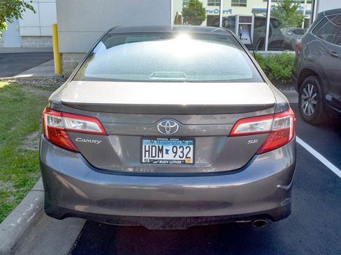 Used 2012 Toyota Camry SE FWD image 17