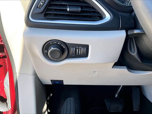 Certified 2023 Chrysler Voyager LX image 19