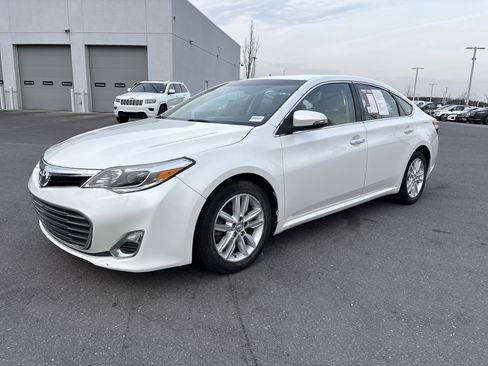 Used 2015 Toyota Avalon XLE image 5