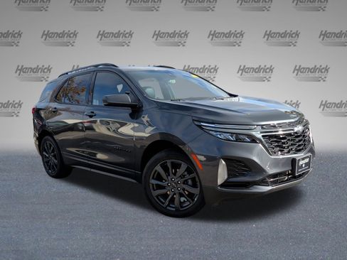 Used 2023 Chevrolet Equinox RS image 2