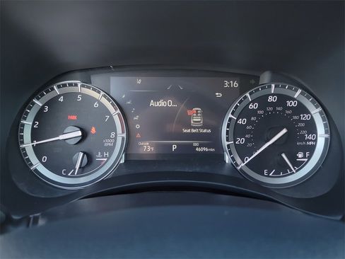 Used 2022 Toyota Highlander XLE image 8