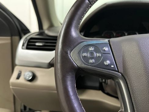 Used 2020 Chevrolet Suburban LT w/ Luxury Package RWD image 42