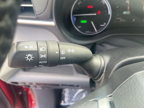 Used 2021 Toyota Sienna Limited image 29