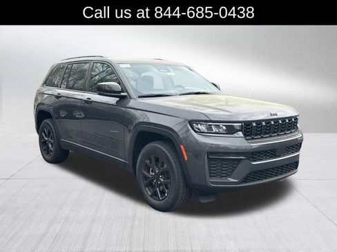 New 2026 Jeep Grand Cherokee Altitude AWD/4WD image 3