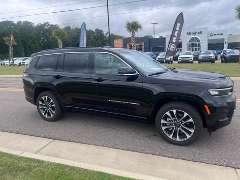 Certified 2025 Jeep Grand Cherokee L Overland w/ Advanced Protech Group III AWD/4WD image 4