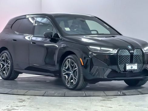 Used 2024 BMW iX xDrive50 w/ Premium Package AWD/4WD image 9