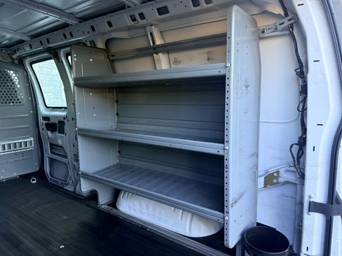 Used 2015 Chevrolet Express 2500 RWD image 28