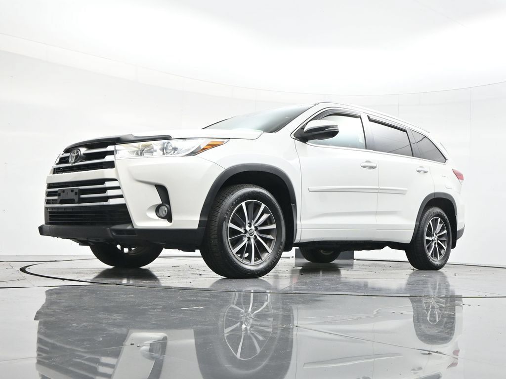 Used 2017 Toyota Highlander XLE AWD/4WD image 44
