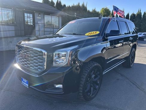 Used 2018 GMC Yukon Denali w/ Denali Ultimate Package AWD/4WD image 3