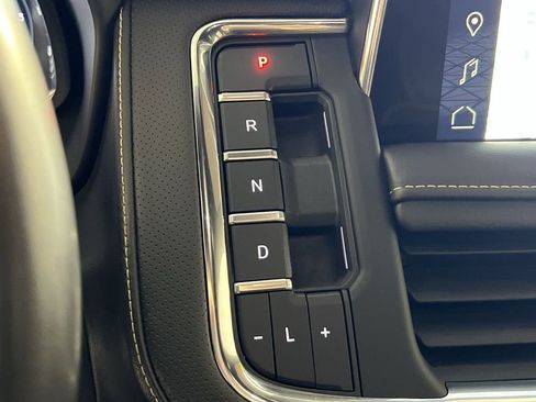 Used 2022 GMC Yukon XL SLT w/ SLT Luxury Package image 22