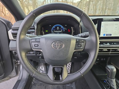 Used 2025 Toyota Camry SE image 16
