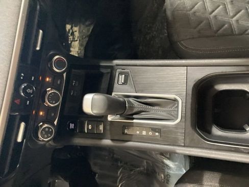 Used 2025 Nissan Kicks SV image 17